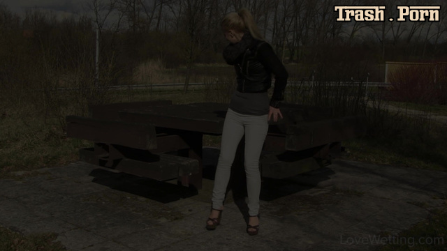 Pissing in public - Bonus with Nathally Part 2