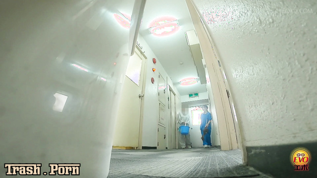 EE-770 公共の場での興奮した下痢 Exciting Diarrhea in Public Part 2