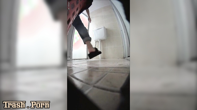 BFJP-73 Shitting and Pissing Uncensored 放尿・放尿溝トイレ無修正 HD