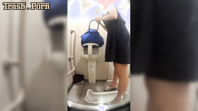 BFJP-60 Shitting and Pissing Uncensored 放尿・放尿溝トイレ無修正 HD