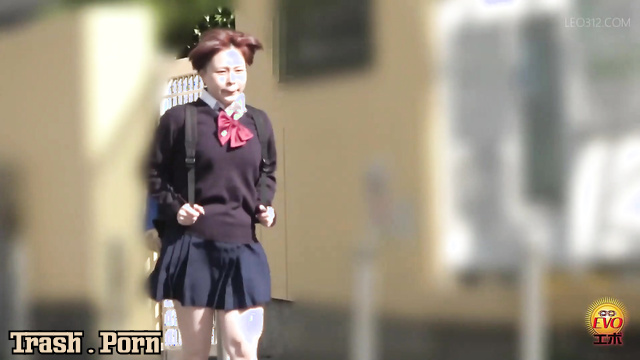 EE-764 並んでおしっこ隠しカメラ line Up and Pee Hidden Camera Part 5