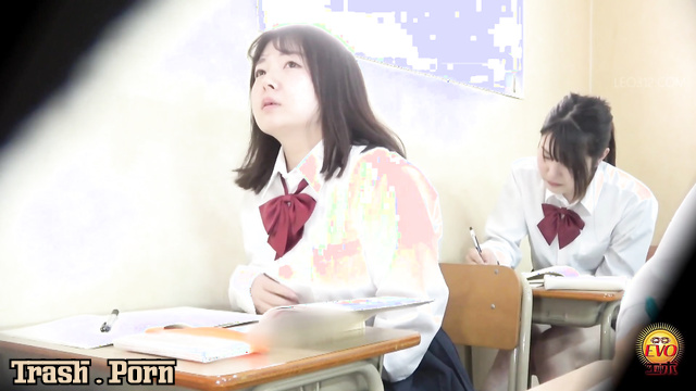 EE-764 並んでおしっこ隠しカメラ line Up and Pee Hidden Camera Part 5