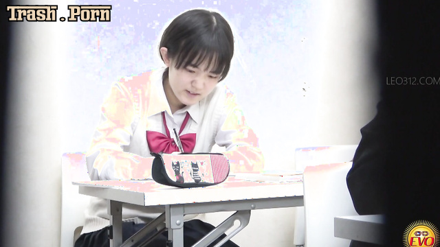 EE-764 並んでおしっこ隠しカメラ line Up and Pee Hidden Camera Part 5