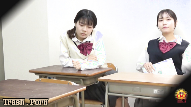 EE-764 並んでおしっこ隠しカメラ line Up and Pee Hidden Camera Part 4