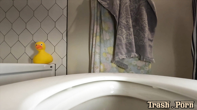 Gassy – My messiest smelliest poops plus public poop