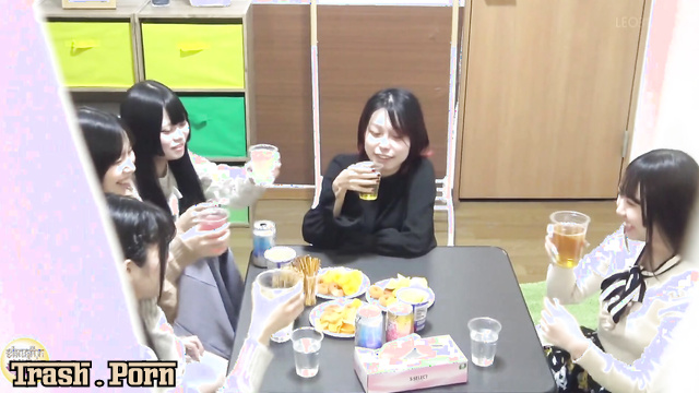 SL-609 酔って裸で小便パーティー Drunk and Naked Piss Party Part 5