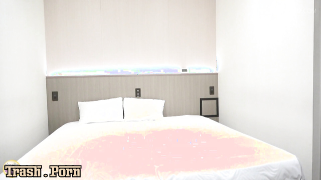 SL-608 スポーツバイブで放尿トレーニング Urination Training with a Sports Vibrator Part 1