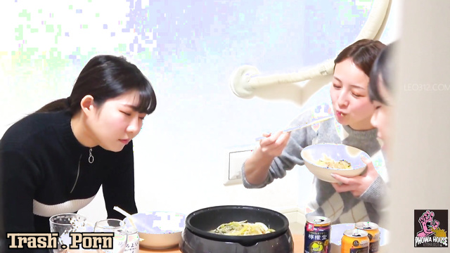 PGFD-095 猥褻で酔った嘔吐物を着た女性のグループ in Obscene and Drunken Vomit Part 3