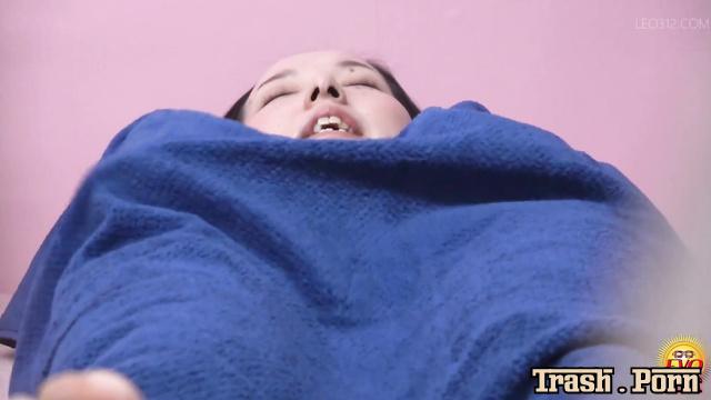 EE-760 脱毛サロン盗撮 施術中の恥ずかしい全裸放尿 Naked Pissing During Procedure Part 4