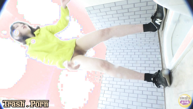 SL-615 運動部隠撮ダッシュおもらし Sports Club Hidden Camera Dash Peeing Part 3