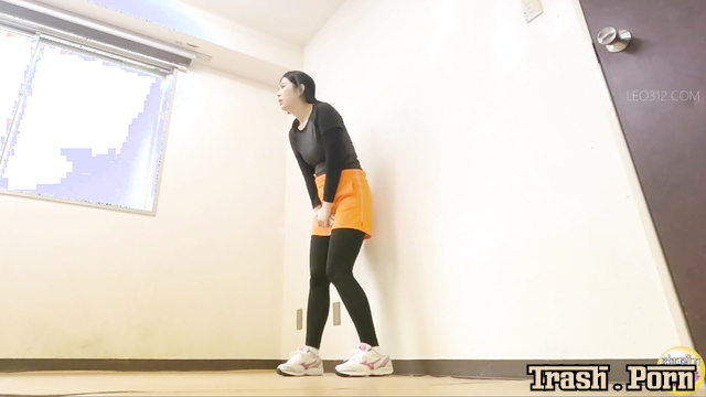 SL-615 運動部隠撮ダッシュおもらし Sports Club Hidden Camera Dash Peeing Part 1