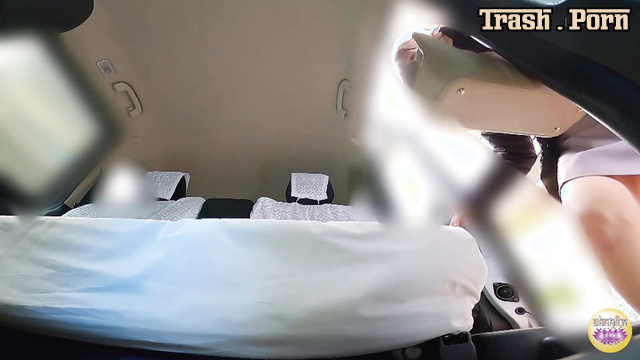 SL-617 24時間営業のタクシー内で少女たちは放尿を強要される In a 24-hour Taxi Girls Are Forced to Urinate Part 1