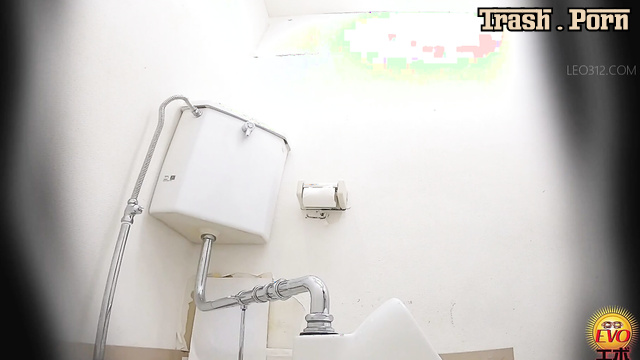 EE-750 ロングブーツでトイレ盗撮 Toilet Voyeur in Long Boots Shitting Part 1
