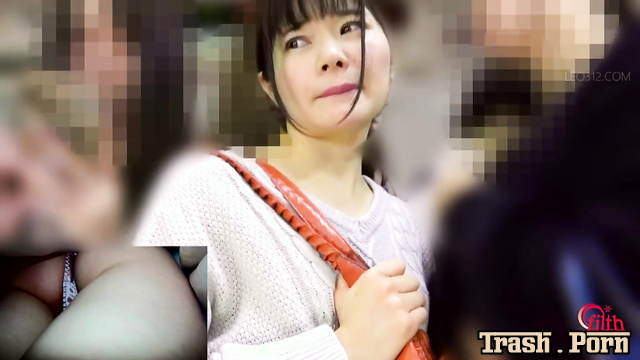FF-650 満員電車内で見た下痢便漏らし女 Diarrhea Flowing on a Crowded Train Part 2