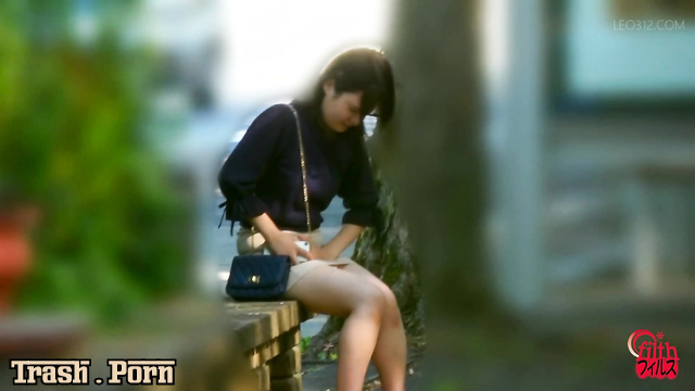 FF-650 満員電車内で見た下痢便漏らし女 Diarrhea Flowing on a Crowded Train Part 1