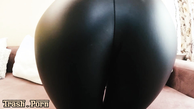 Mistress Anna - Wet Farts and Shit