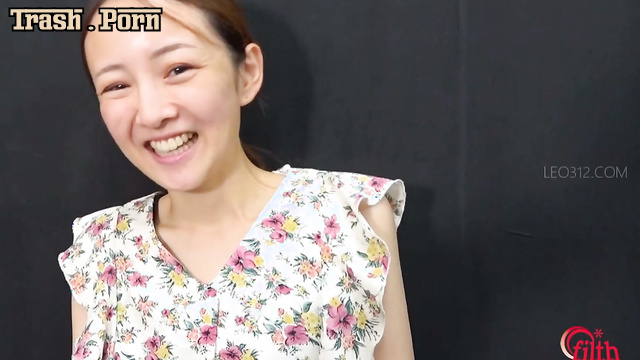 FF-645 尿を我慢する女性 Woman Holding Back Urine Part 4