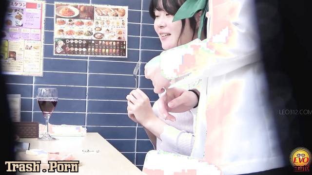 EE-745 泥酔女子トイレ うんちが散乱 Drunk Girl’s Toilet – Poop Scattered Everywhere Part 2