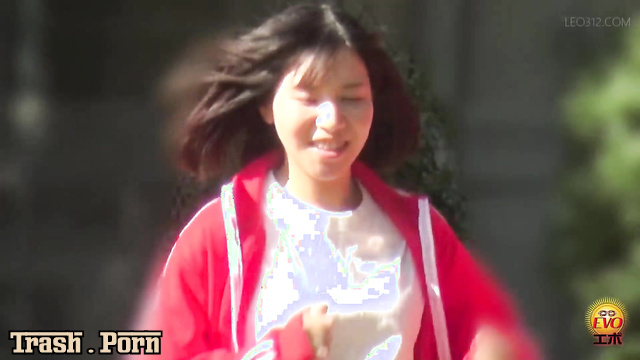 EE-747 混雑したトイレの前でパンティの事故 Accident in Panty in Front of a Busy Toilet Part 2