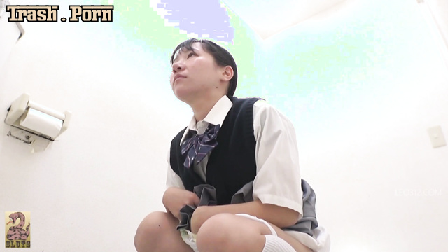 SR090 6 viewing angles of beautiful japanese schoolgirls farting and pooping on toilet. VOL. 3 Part 4