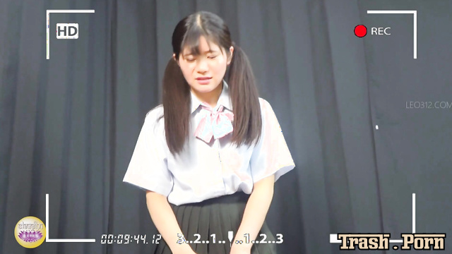 SL-596 写真撮影でおしっこをするモデルたち Models Pee at a Photo Shoot Part 3