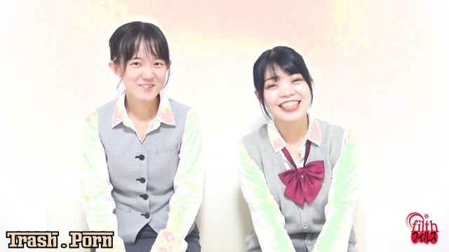 FF-635 同士のおなら競争 Shitty Panties and Smeared Shit on the Ass Part 3