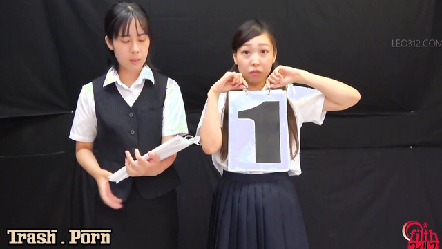 FF-635 同士のおなら競争 Shitty Panties and Smeared Shit on the Ass Part 2