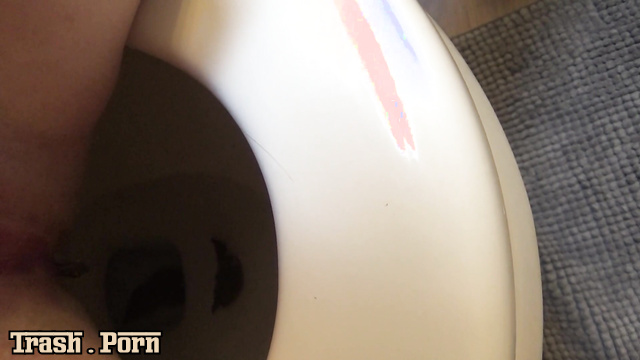 SexyScatForYou – 25 weeks Pregnant Pee in tub