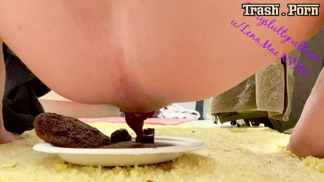 LenaMaek – Making Cookies With Special Chocolate Frosting