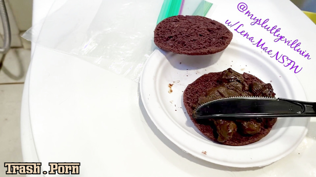 LenaMaek – Making Cookies With Special Chocolate Frosting
