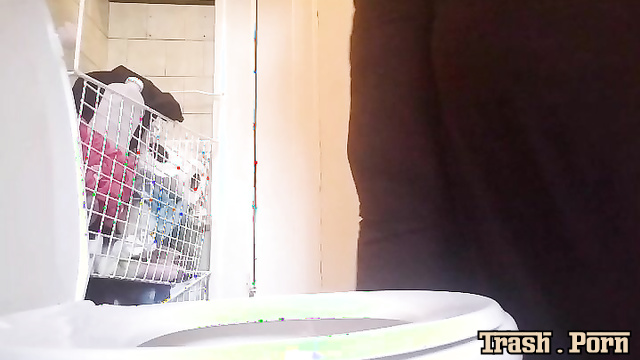 Amberbooty – Dressy Poop – Stand up pull up dress and poop