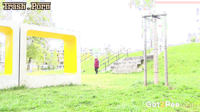 Got2Pee - Sculpture Squatting
