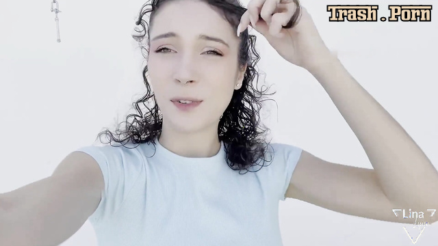LinaLynn – NS Alarm Behaarte Pussy pisst Terrasse voll