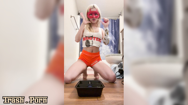 Sarah West Chococlate 13 – Hooters girl massive turds