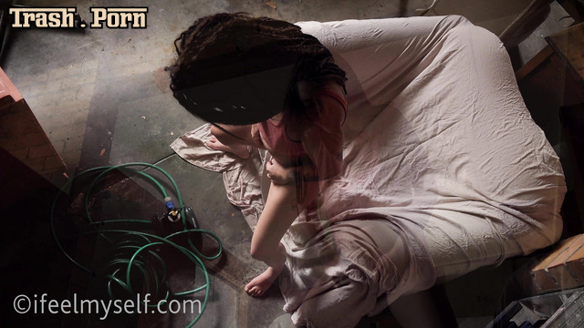 ifeelmyself - Pee Break 0284 By Maria C