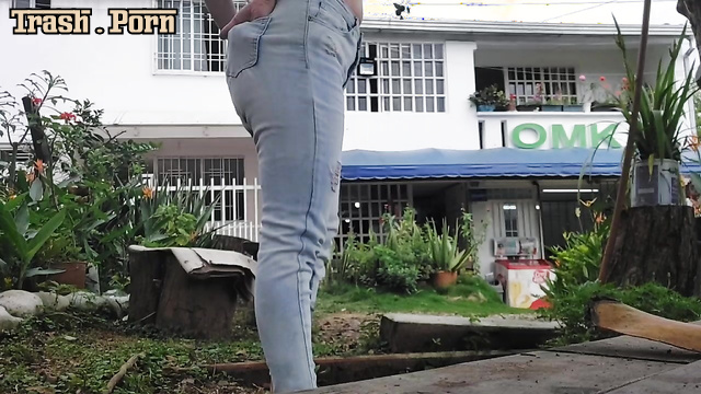 Sarathonson Pee in Public