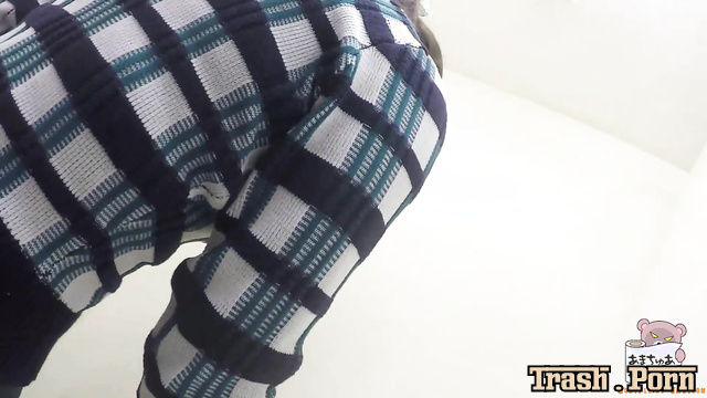BFAT-04 透明人間の隣でうんこする女性 Woman Pooping Next to Invisible Man HD