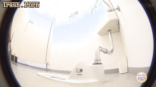 SL-073 Enema Excretion in tea Break お茶のブレークで浣腸排
