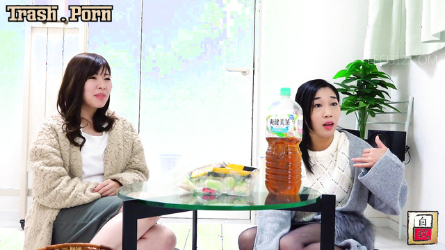 JG-448 Women Take the Post of Friends Shitting 女性は友人のポストを取ります