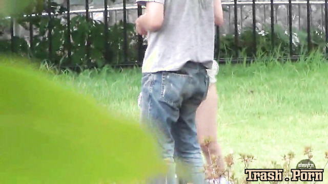 DYHG-01 Pissing 幼女狩り　隠撮排泄現場　1 シャリラ Outdoor Excretion Part 2