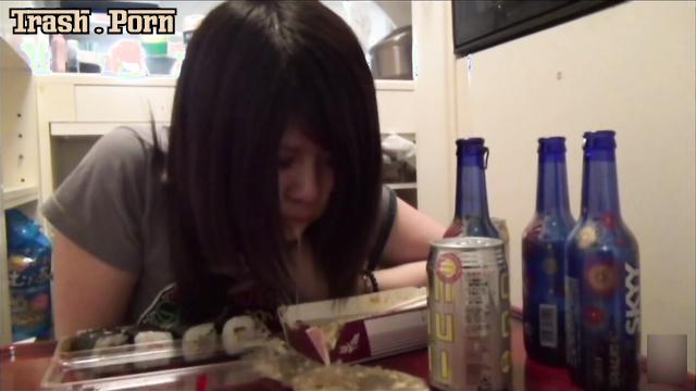 JG-116 投稿・盗撮　酔っぱらい女大全　３ 自我 Golden Showers 放尿 脱糞 Enema