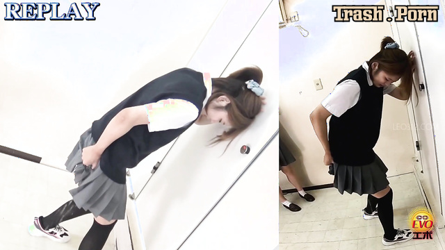 EE-637 トイレで並んで放尿 Urinating Standing in Line at the Toilet Part 3