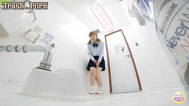 SL-438 The Toilet Overflowed with Urine. Disgusting Urination Voyeur Part 4
