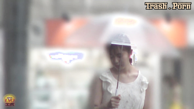 EE-526 Warm Pee Flowing out Twat 暖かいおしっこ流出陰部 Part 4