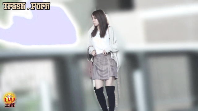 EE-433 The Girl who wear Long Boots Shit at Restroom Part 2