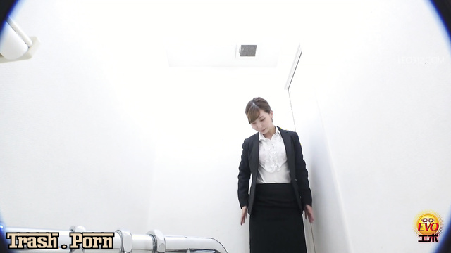EE-430 Naked Girls, Voyeur Toilet Farting, Office Lady Shitting Part 5