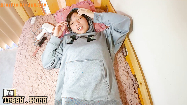 Hot asian pooping in a homemade video (different girls)