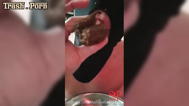 Her slave eating feces from her foot - Mistress SinPiedad