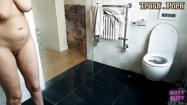 Enema session in the bathroom - Kitty Skatt did it again