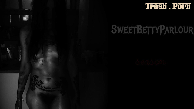 OMG, angels make a scat show (SweetBettyParlour solo)
